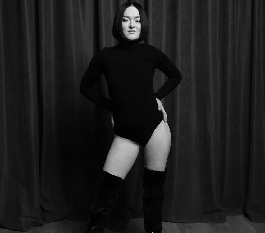 AliFlentroyのオフラインXXXチャット