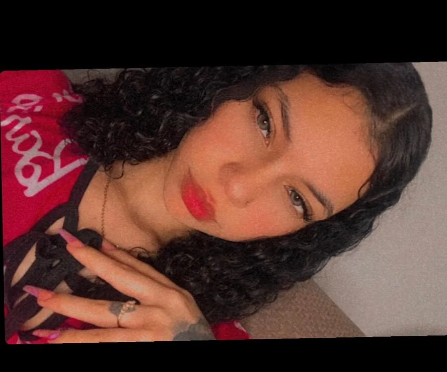Kendall_Rose69's Offline XXX Chat