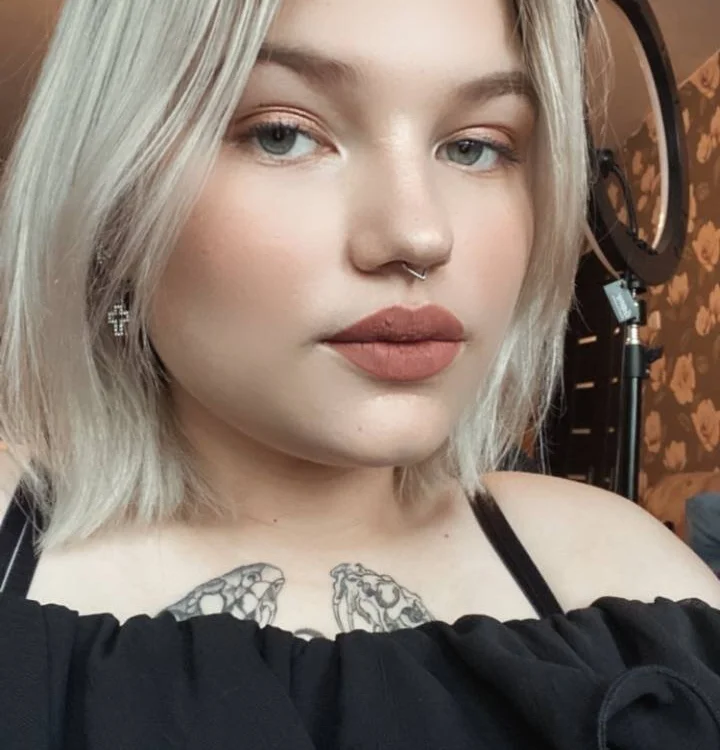 Leslie_Edwardss' Offline XXX Chat