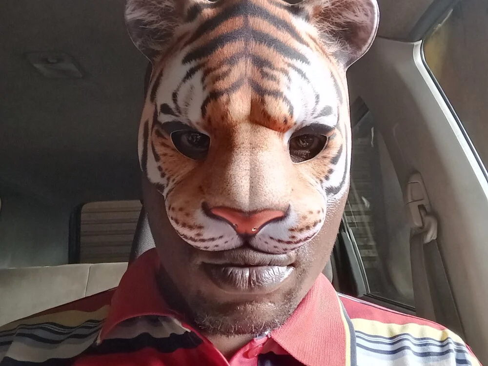 LARVEPUSY 離線 XXX 聊天