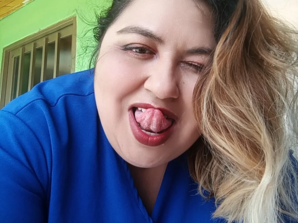 curvy_diva_ élő XXX-chatje