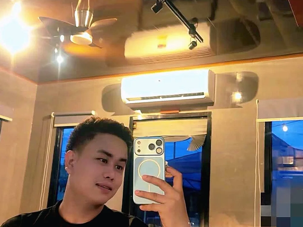 Your_sweetboy_20 Adlı Modelin Çevrimdışı XXX Sohbeti
