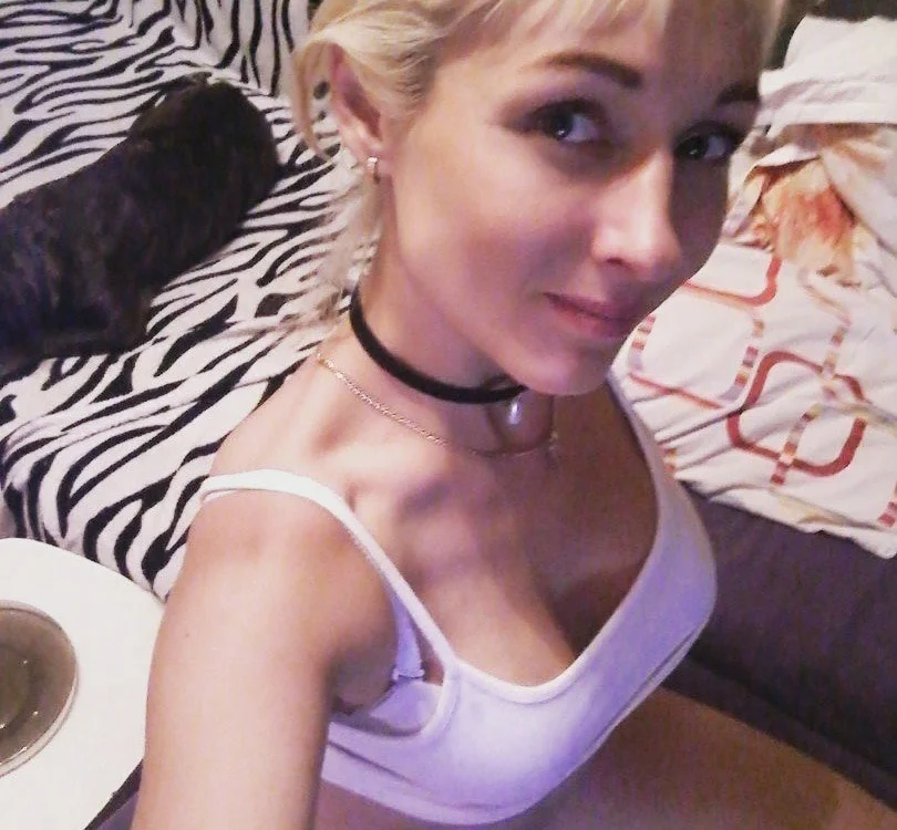 AshleyGolden's Offline Chat Room