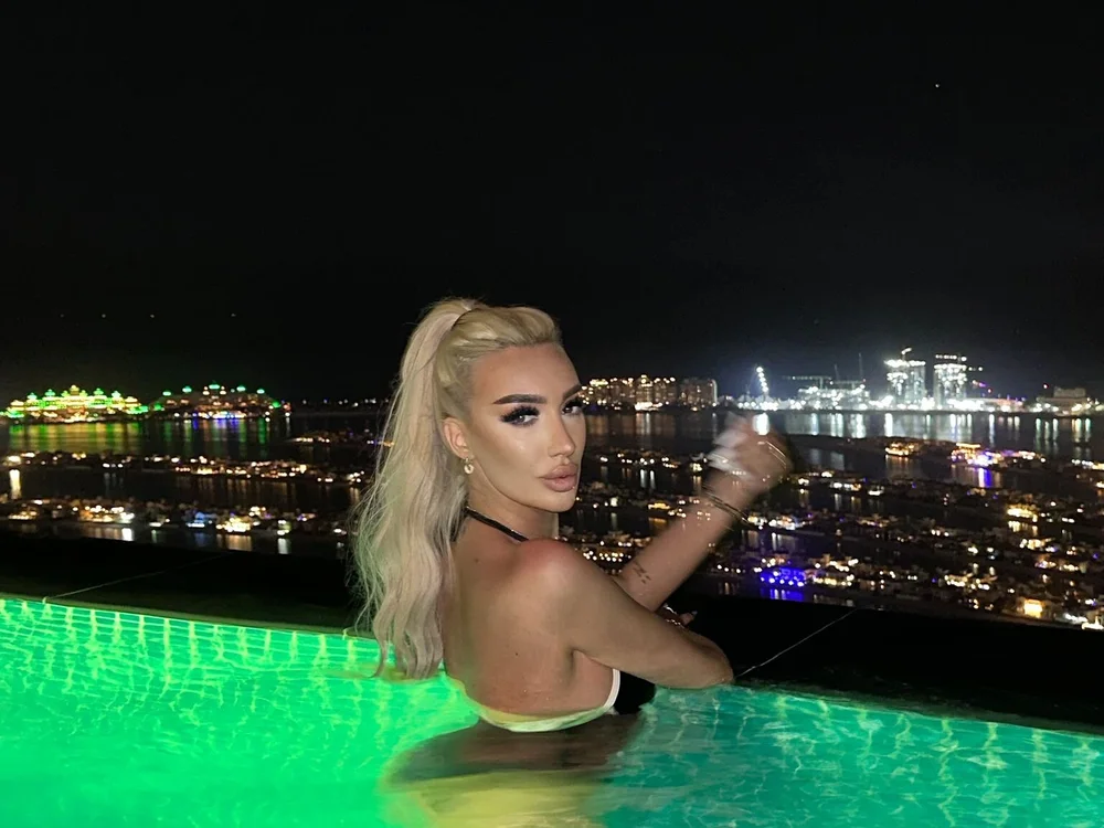 LunaCharm_ Offline XXX-chat