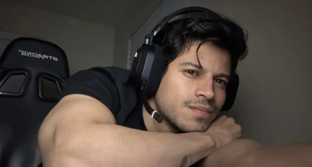 sebast25's Offline Chat Room