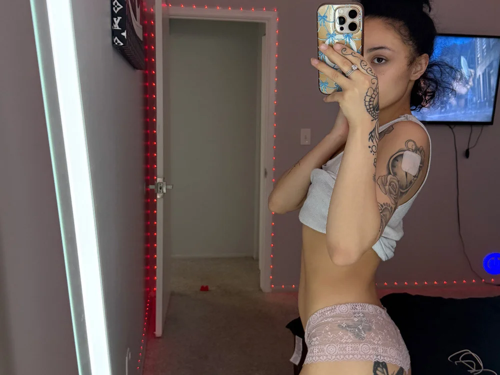 Yasminebaee Offline Chatraum