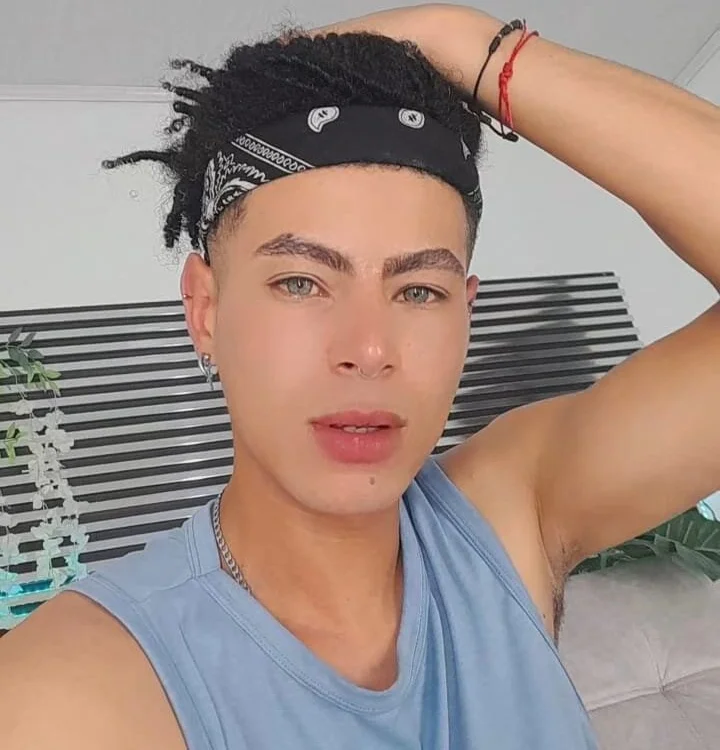 ThiiagoSaeenz: офлайн-секс-чат