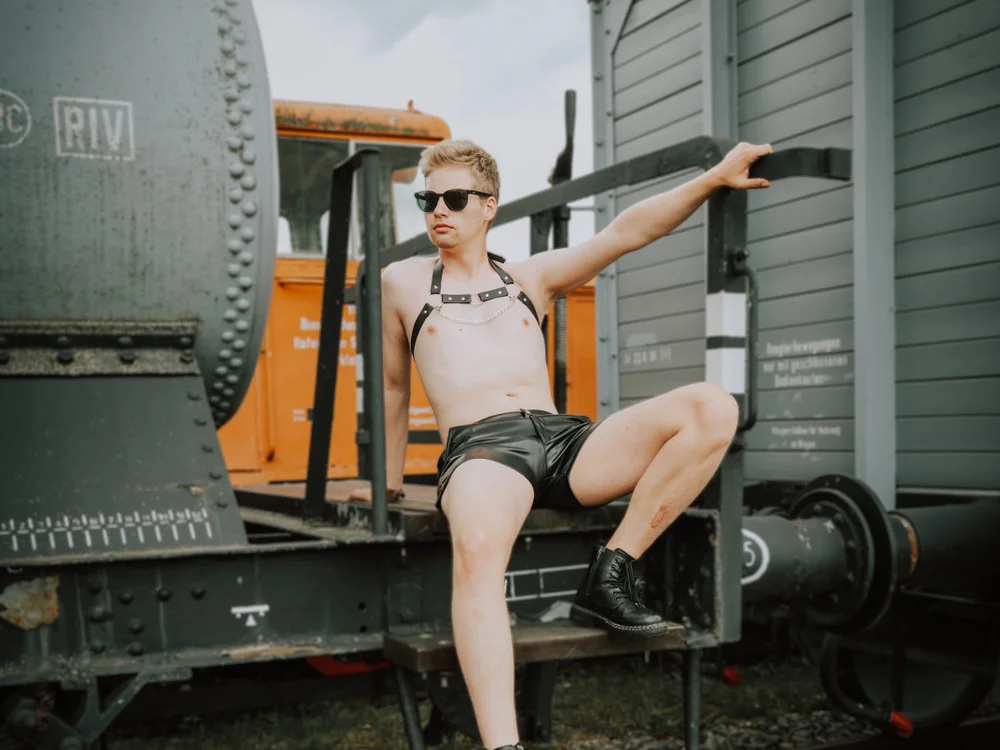 PublicLuke Obrolan XXX Offline