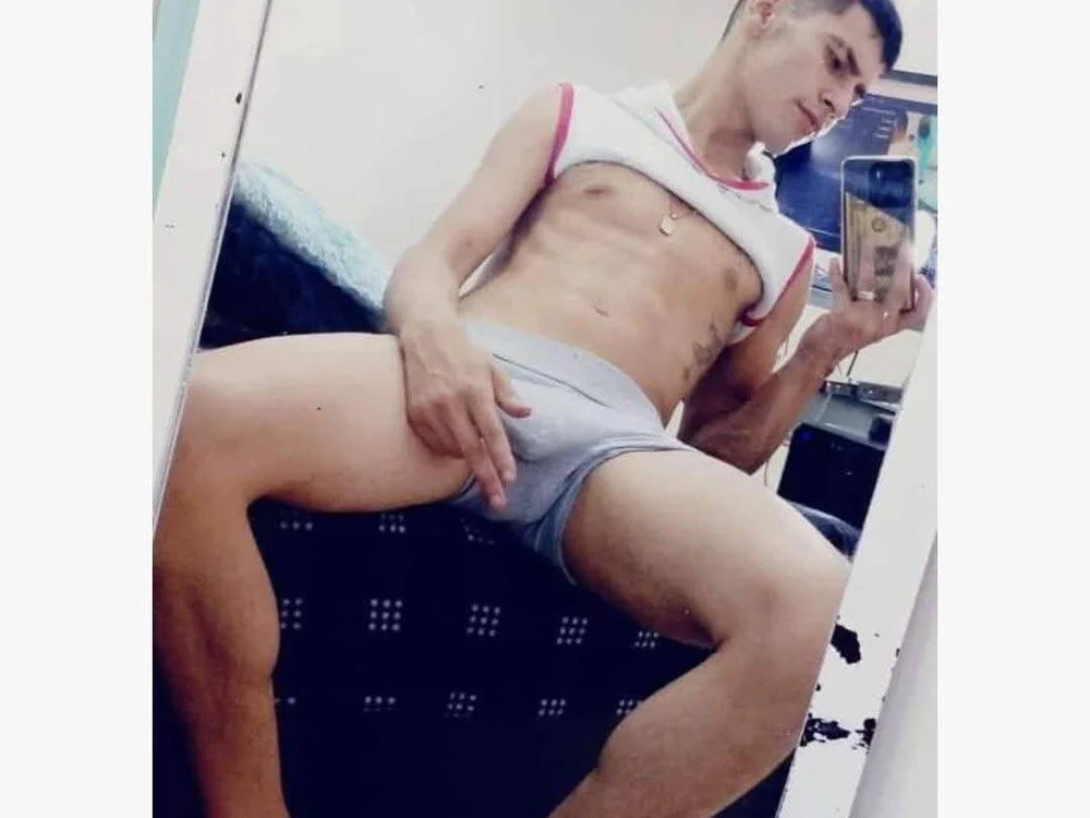 Alexx_bigcockk_ offline XXX-chat