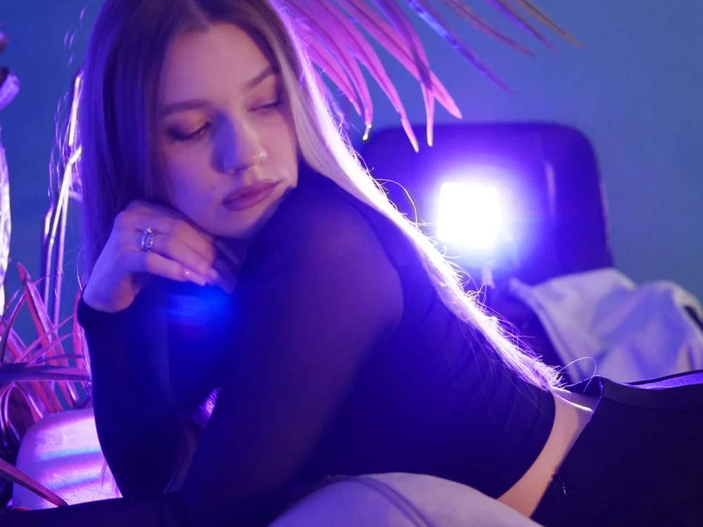 Vanessa___Lui Offline XXX-Chat