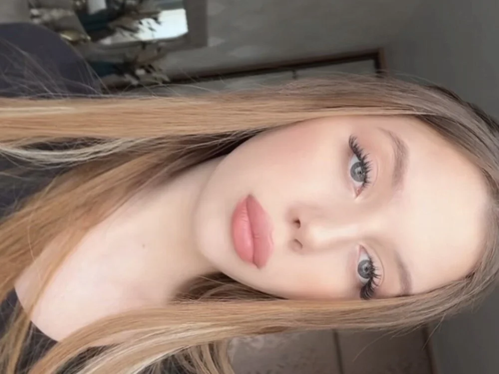 MollyFlowo 離線 XXX 聊天