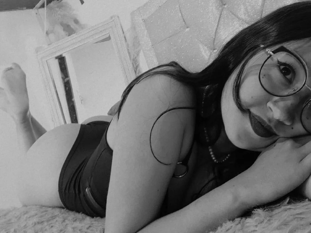 Charlotte__03's Offline Chat Room