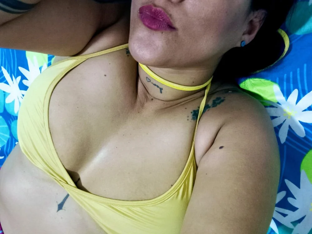Charlottee_Lux's Offline XXX Chat