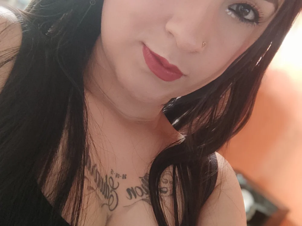 Emilly_Saenz's Offline Chat Room