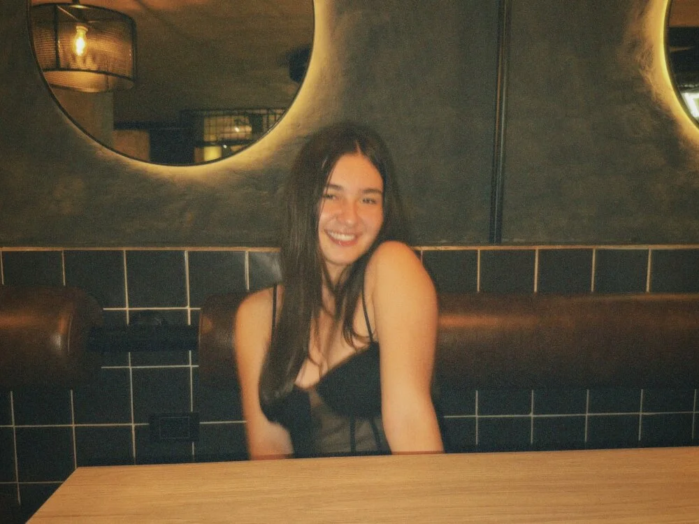 Valentina_ro's Offline XXX Chat