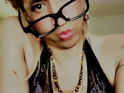 Moon-her_is — live trans cam