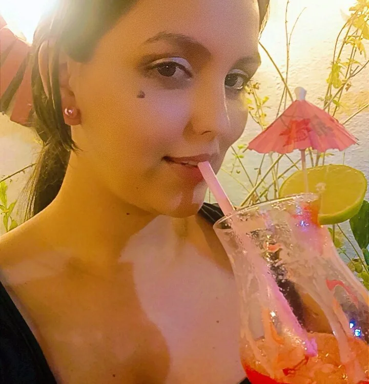 zaraluxx1: офлайн-секс-чат