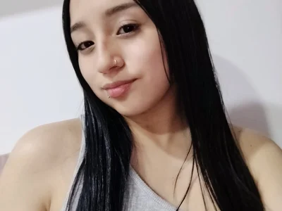 Leah_Brm on StripChat