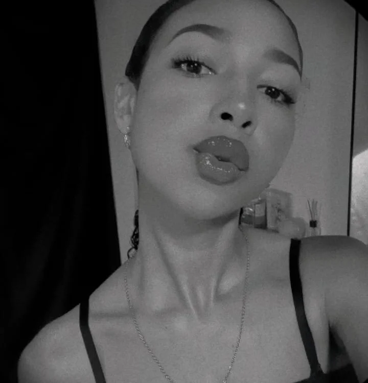 Chatroom XXX hors ligne de Olivia_Danbury_