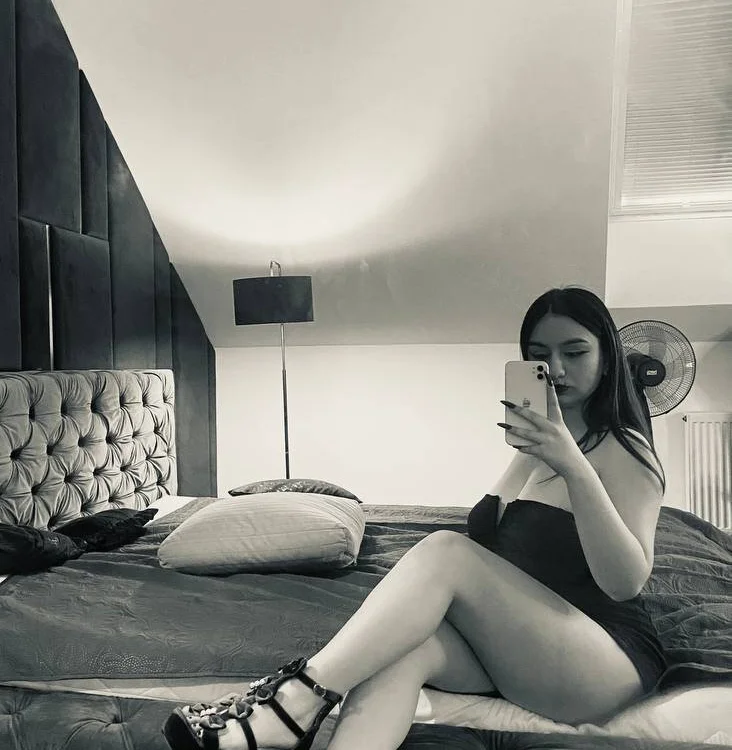 Lola_Sparks' Offline XXX Chat