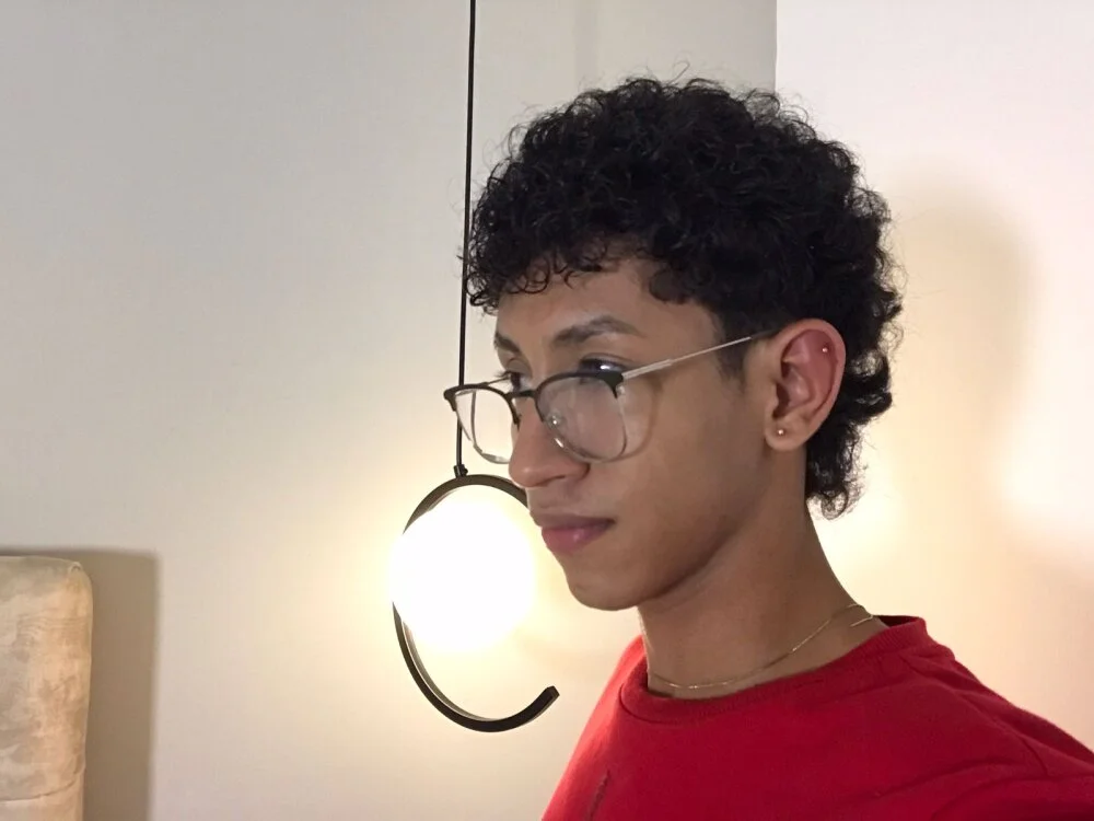 Alan_cute Offline XXX Chat