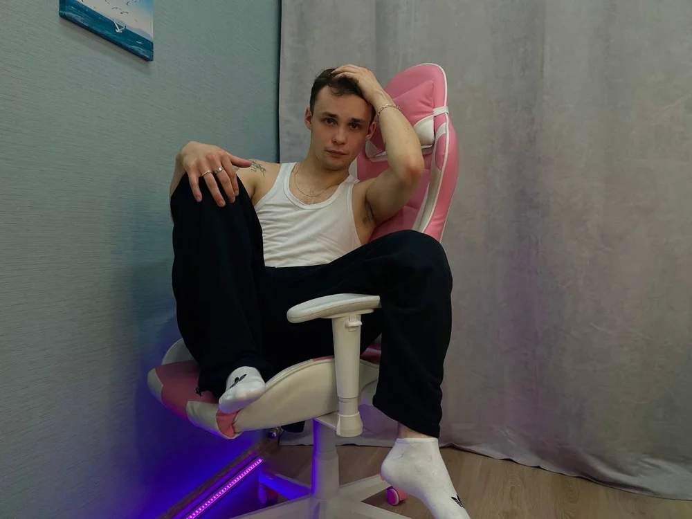 TonyBircher's Offline XXX Chat