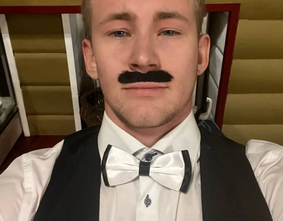 MisterMuscles' Offline Chat Room