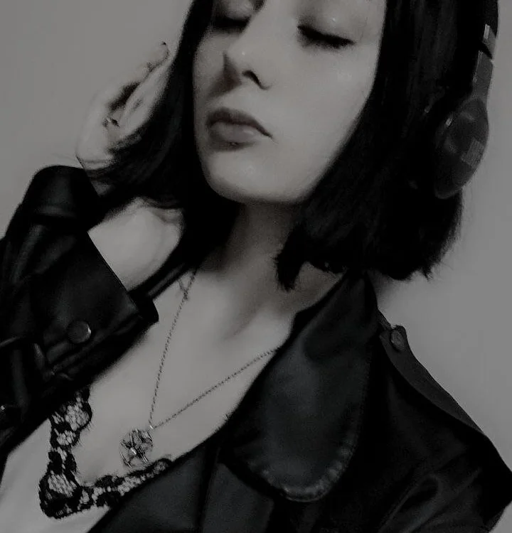 TayaaFox's Offline Chat Room