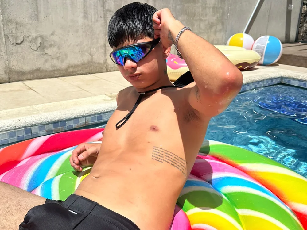 Soydaniel_naughty Offline XXX-chat