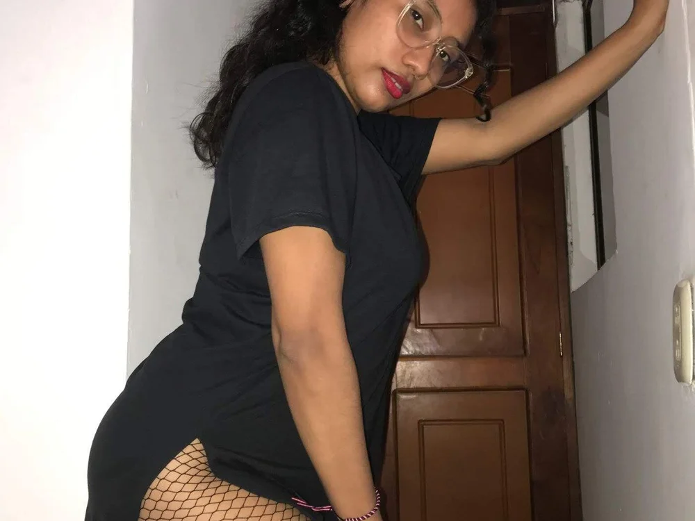 Hotmilli's Offline XXX Chat