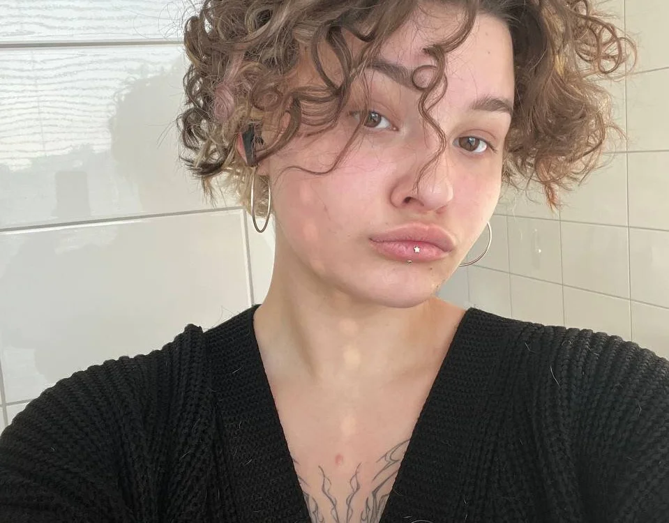 Stella_Goldd's Offline Chat Room