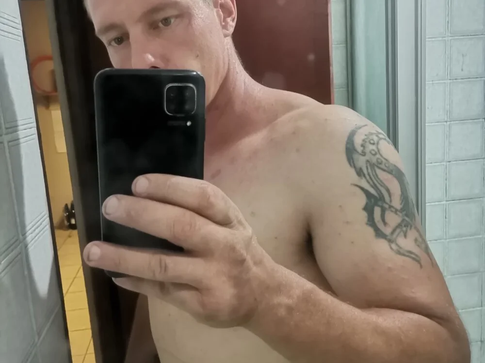 CrAzY-wHiTe-BoY Obrolan XXX Offline