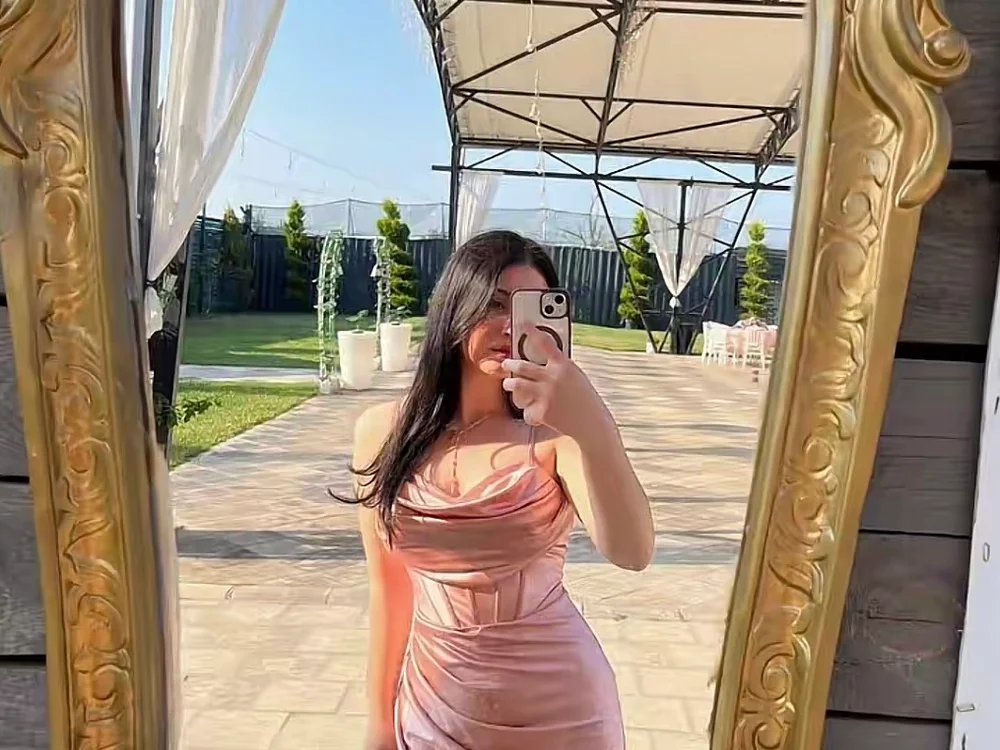 Saara120 Adlı Modelin Çevrimdışı XXX Sohbeti