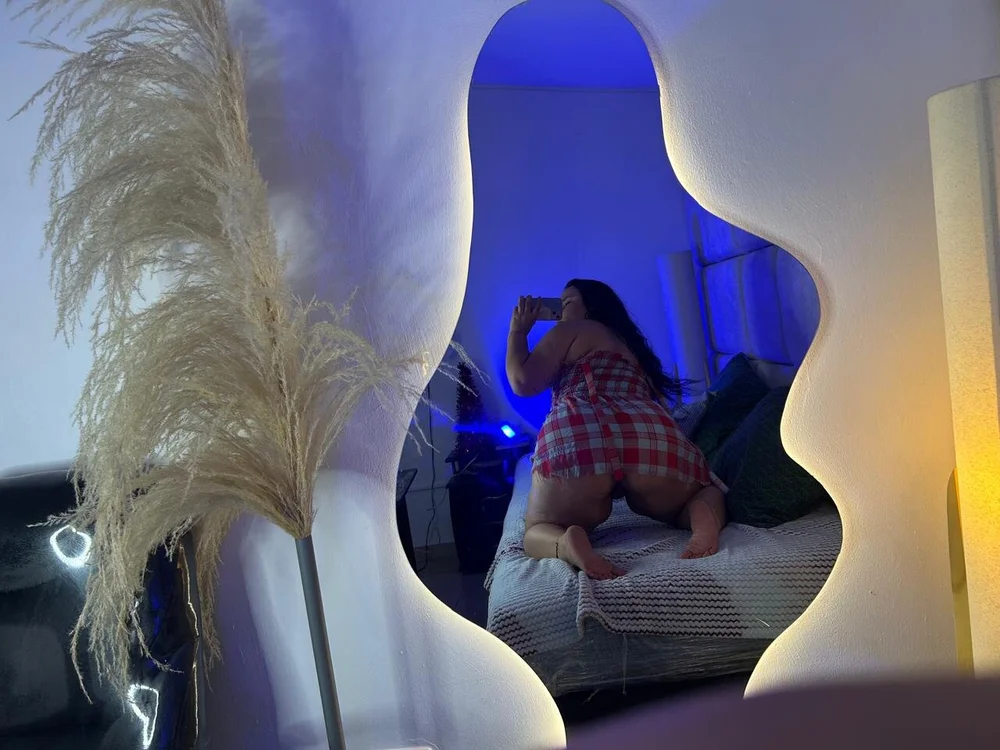 lucyylinnn's Offline XXX Chat