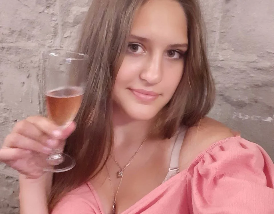 MaeHessey offline chatrum