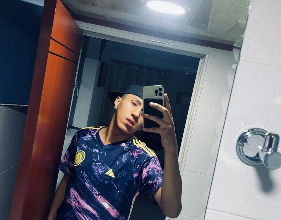 Damian_Steel07 Offline XXX Chat