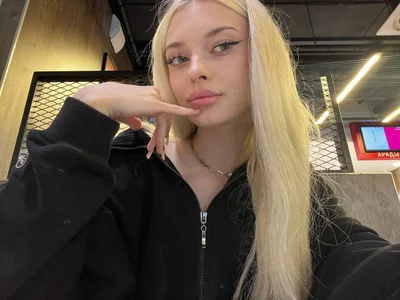 Avrorasky Female Shaven Free Cam Nude