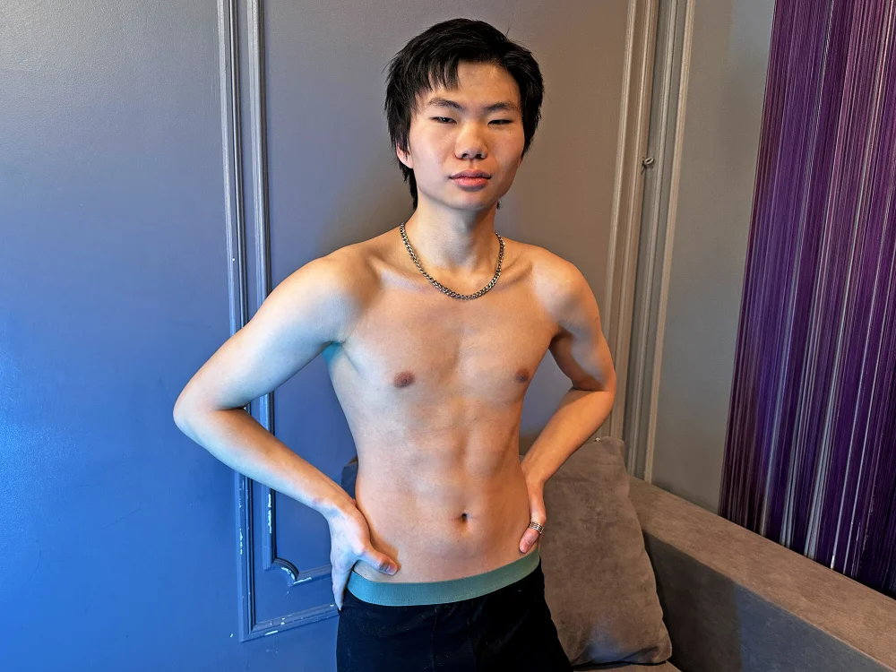 Hugolee_'s Offline Chat Room