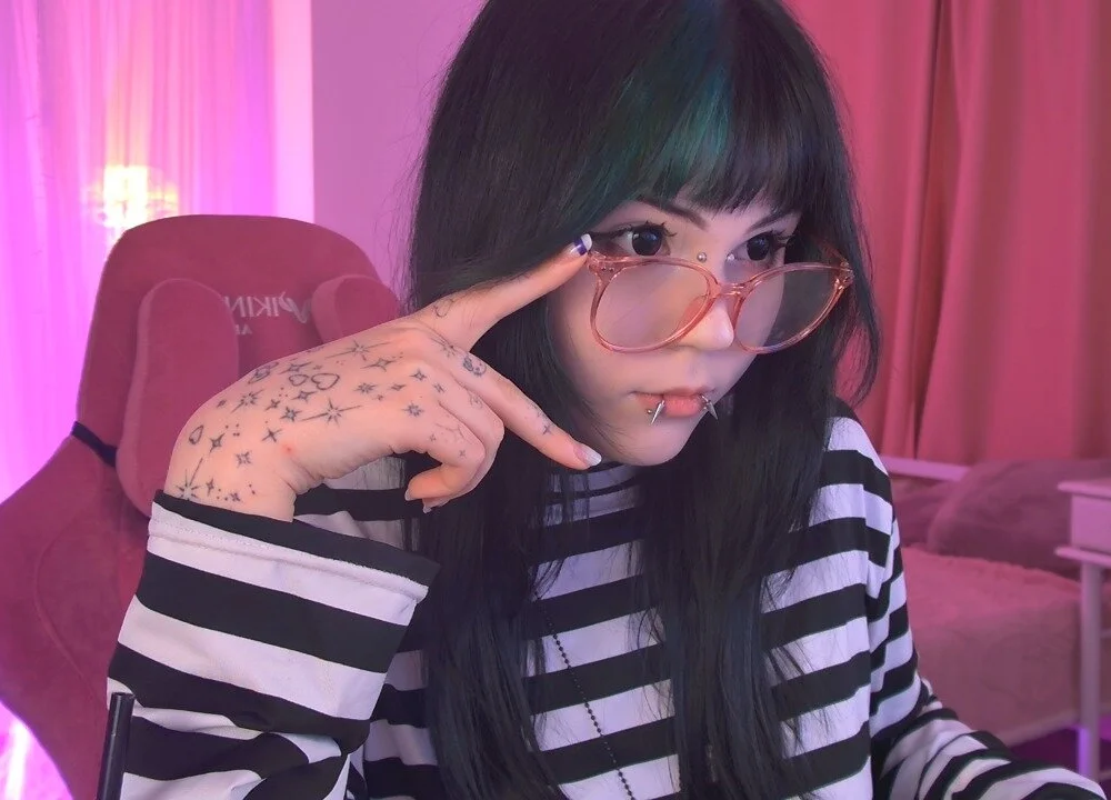 Yuvelli's Offline XXX Chat