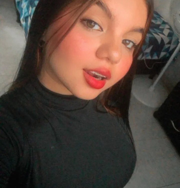 Ainhoa_Kross offline chatrum