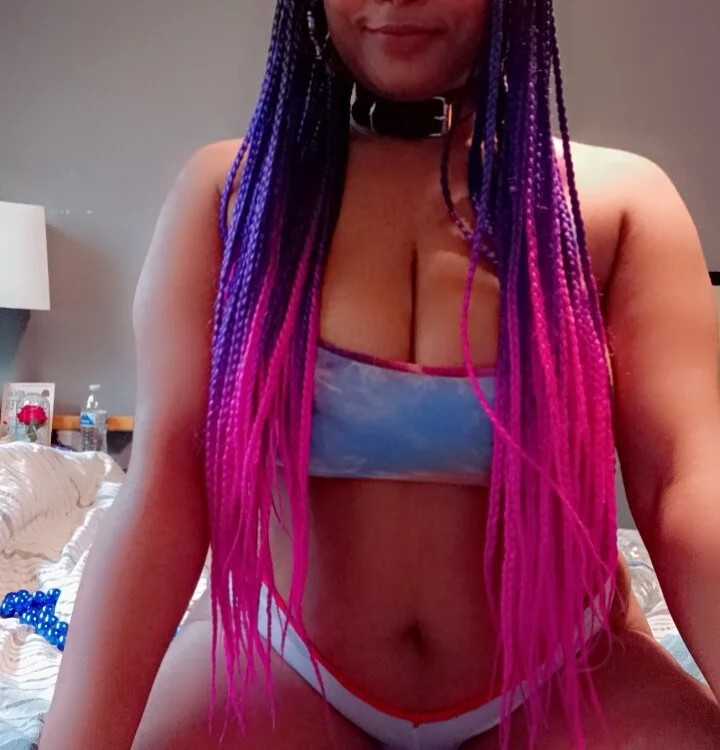 QueenLiiii's Offline Chat Room