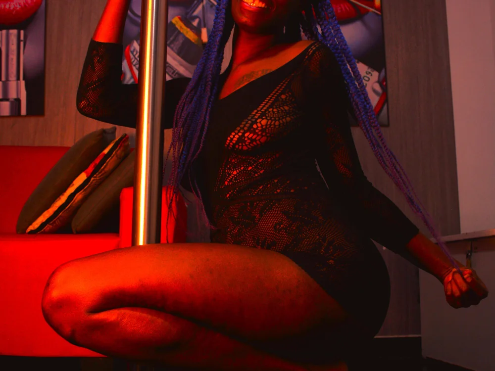 cover photo of ebony_valentina