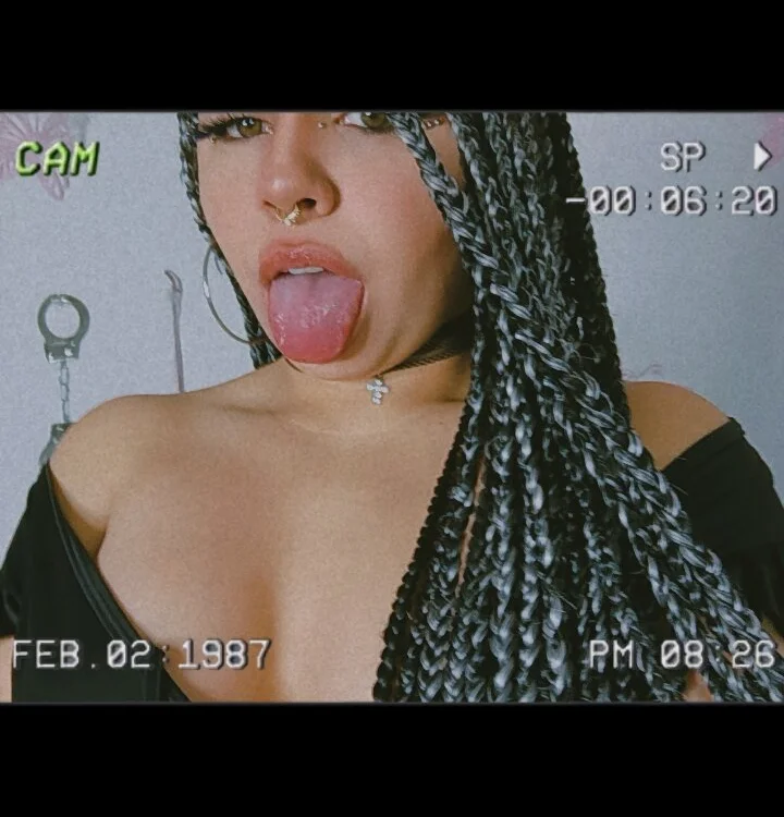 Offline chatovací místnost Queen_BigAss