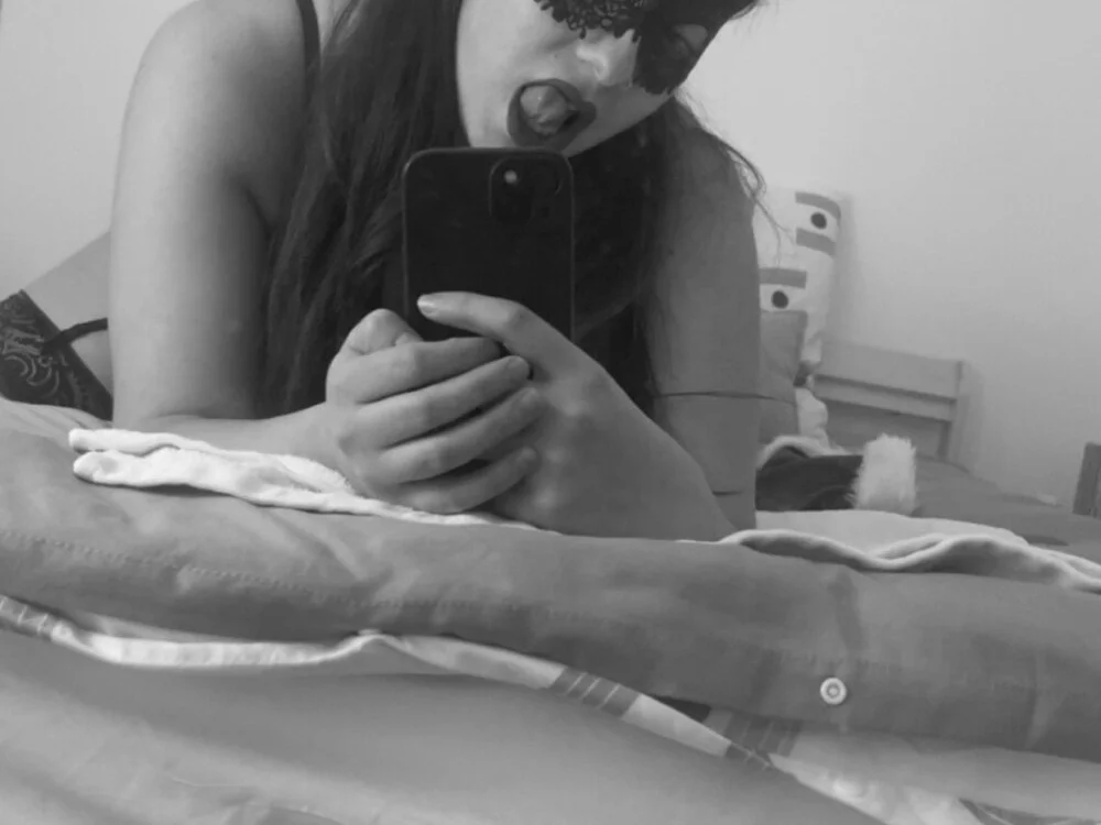 LindaCrouz's Offline XXX Chat