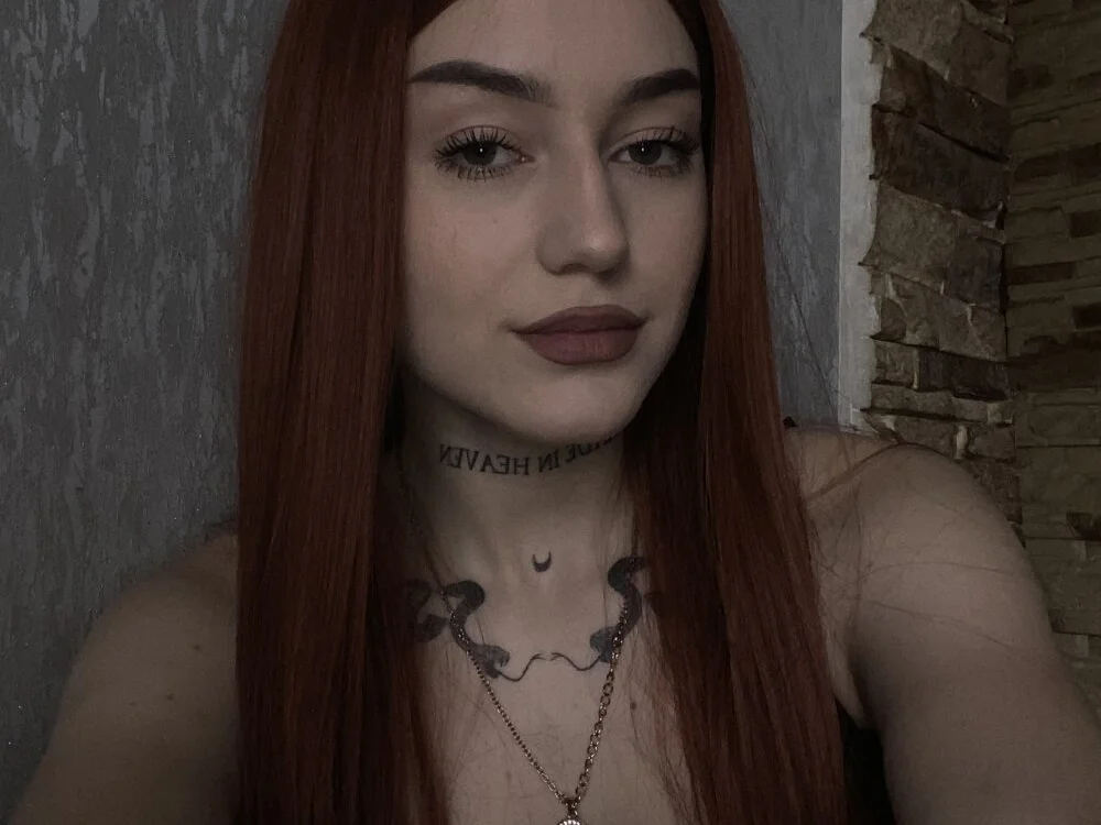 Holly_madeinheaven's Offline XXX Chat