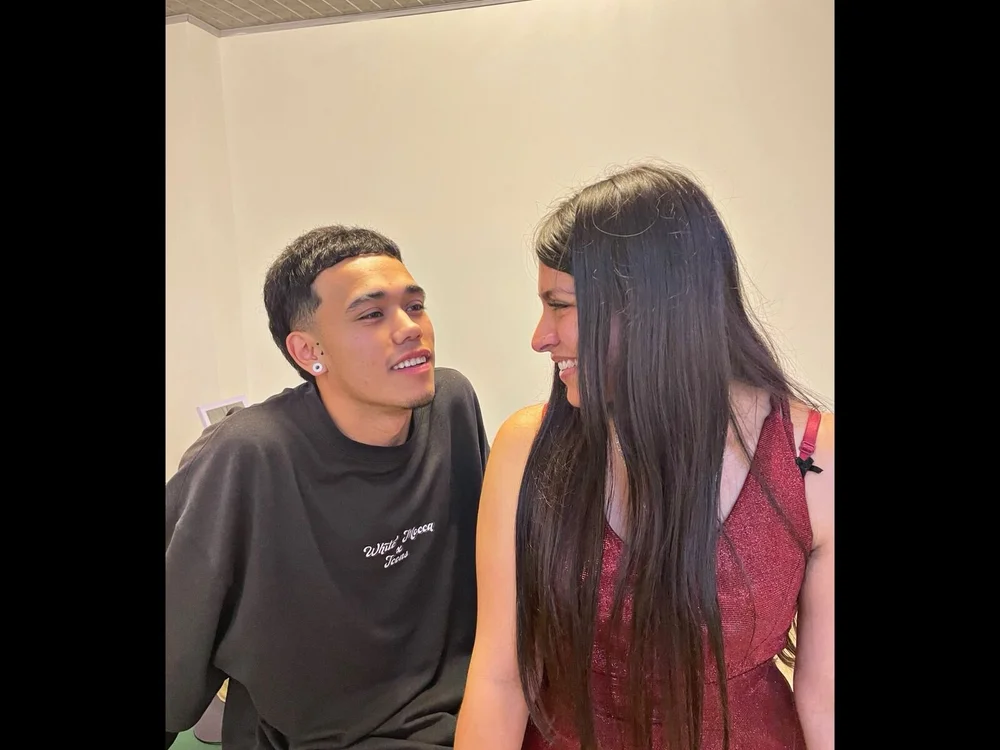 sweet_couple6 Offline Chatraum
