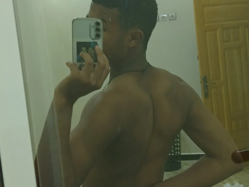 browny_6n Offline XXX chat