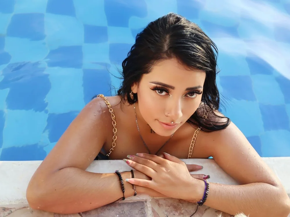 brithny_bratz_ cam model