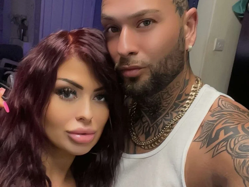 ciaraandbenzo's Offline XXX Chat