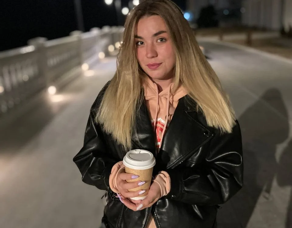 BellaShyy's Offline Chat Room